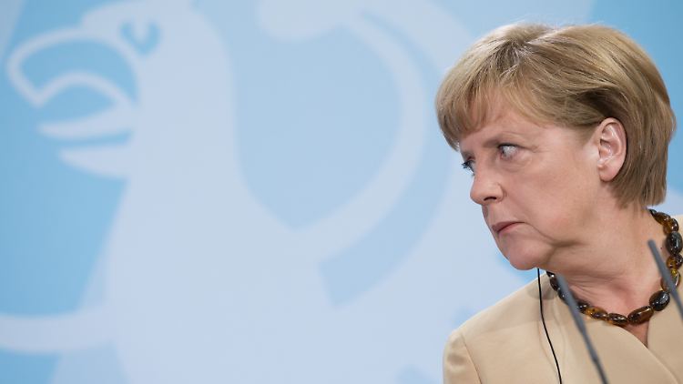 Ein böser Blick und die Kanzlerin hat die Revolte überstanden.