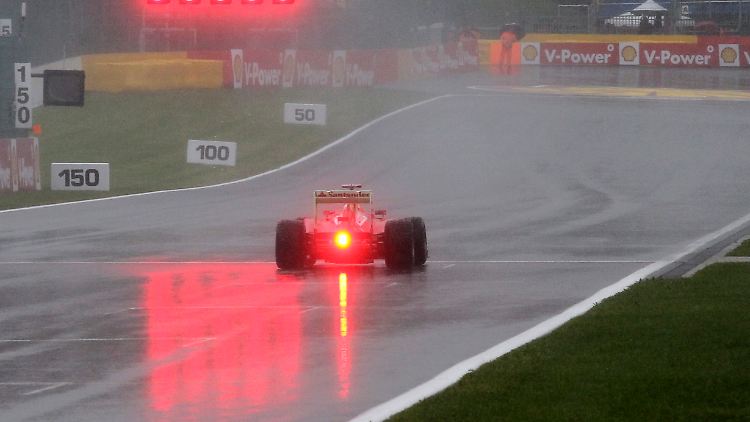 Das war eher nichts: Fernado Alsonso mit seinem Ferrari im Regen.
