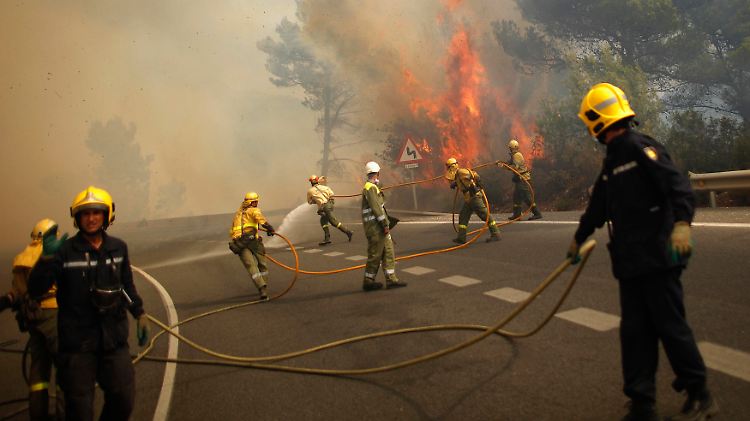 2012-08-31T140704Z_01_JN2278_RTRMDNP_3_SPAIN-FIRE.JPG3438801052101343456.jpg