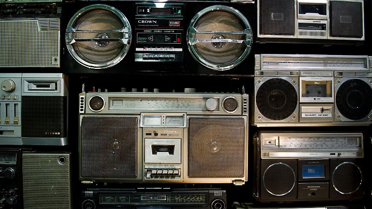 Es war einmal: Kassettenrekorder haben ihre große Zeit hinter sich. Anders als der Ghettoblaster waren sie eher fürs Musikhören in vier Wänden gedacht.