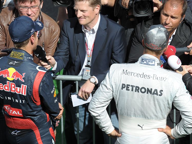 Die obligatorischen Pressefragen waren für Weltmeister Vettel und Rekordchampion Michael Schumacher diesmal äußerst unangenehm.