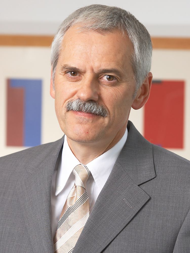 Prof. Dr. Willi Diez ist Leiter des Instituts für Automobilwirtschaft in Geislingen und anerkannter Fachmann für die Autobranche.