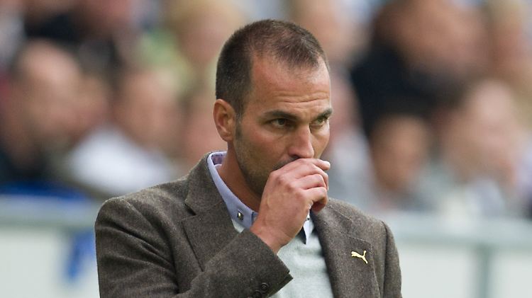 Die Leistung seines Teams ist Trainer Markus Babbel ins Gesicht geschrieben.