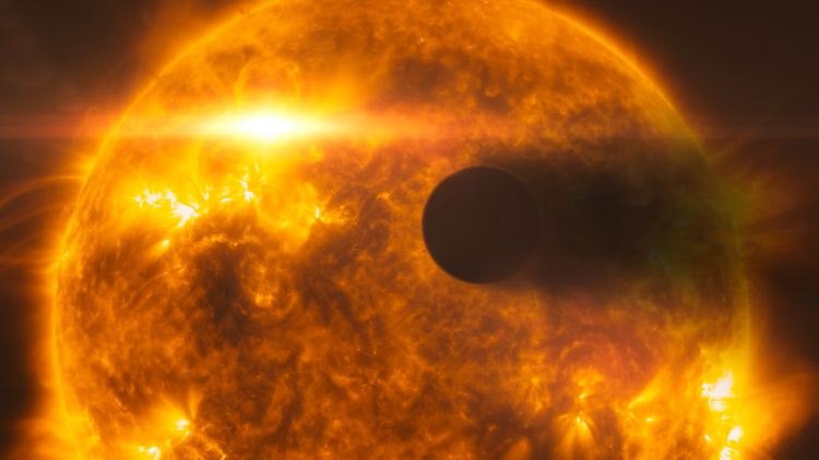 Alle 16 Stunden umkreist der Exoplanet seinen Heimatstern sehr eng.
