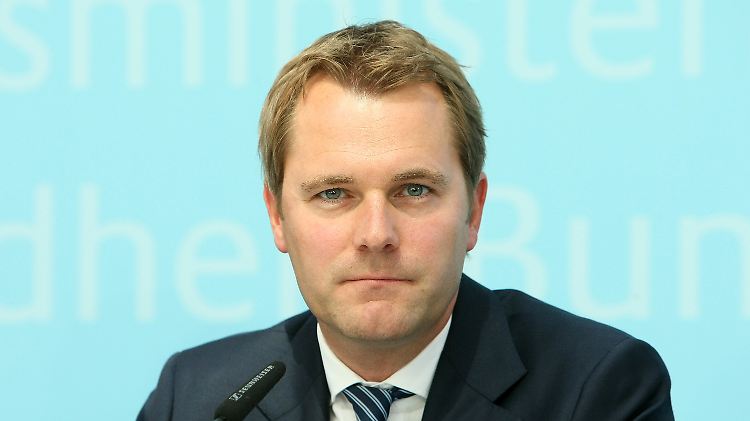 Bundesgesundheits-Minister Bahr fordert Konsequenzen aus den Skandalen.