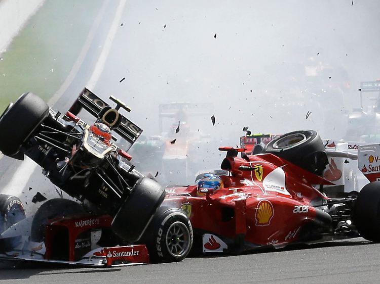 Der spektakuläre Startcrash blieb ohne Verletzungsfolgen für alle Beteiligten. Weiterfahren konnte aber keiner von ihnen.