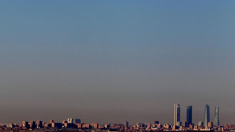Madrid kritisiert Berlin: "Eine Währungsunion kann nicht funktionieren, wenn sich manche Länder zu negativen Zinssätzen finanzieren, während andere untragbar hohe Zinsen aufbringen müssen."