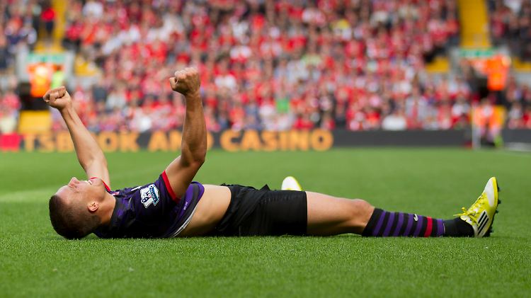 Glücklicher Torschütze: Lukas Podolski nach dem 1:0 gegen den FC Liverpool.