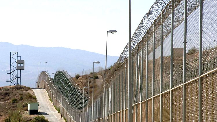 Ein Zaun trennt Spanien und Marokko in Melilla, einer spanischen Exklave in Nordafrika.