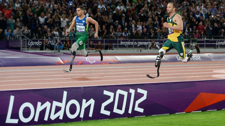 Pistorius (r.) führte bis kurz vor dem Ziel. Droht jetzt die nächste Diskussion über "Techno-Doping"?