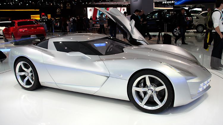 Die Corvette-Studie mit dem Traditionsnamen Stingray gibt einen Ausblick auf die siebte Modellgeneration.
