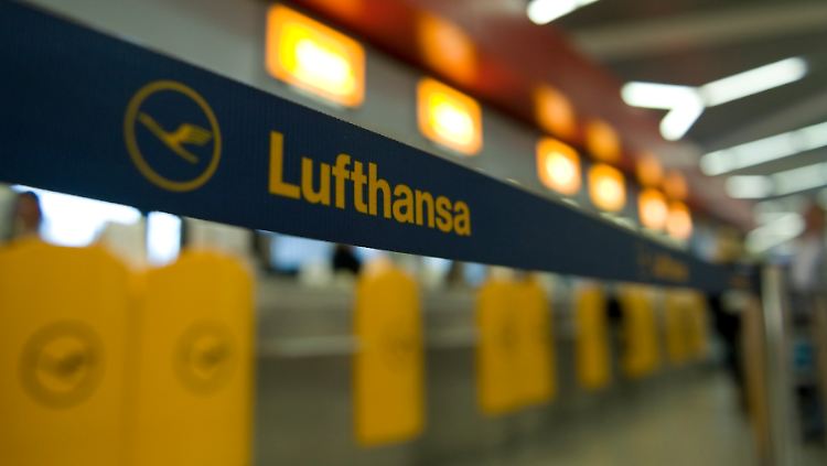 Lufthansa-Passagiere werden am Dienstag wieder viel Geduld aufbringen müssen.