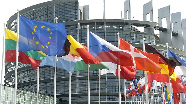 Einer der stärksten Wirtschaftsräume der Welt: Die Flaggen der EU-Mitglieder vor dem Europa-Parlament in Straßburg.