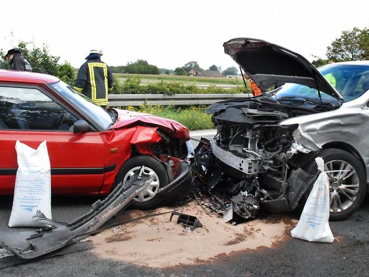 Nach einem Unfall zieht sich die Schadensregulierung oft lange hin. Wer eine Verkehrsrechtsschutzversicherung hat, kann schneller einen Anwalt einschalten.