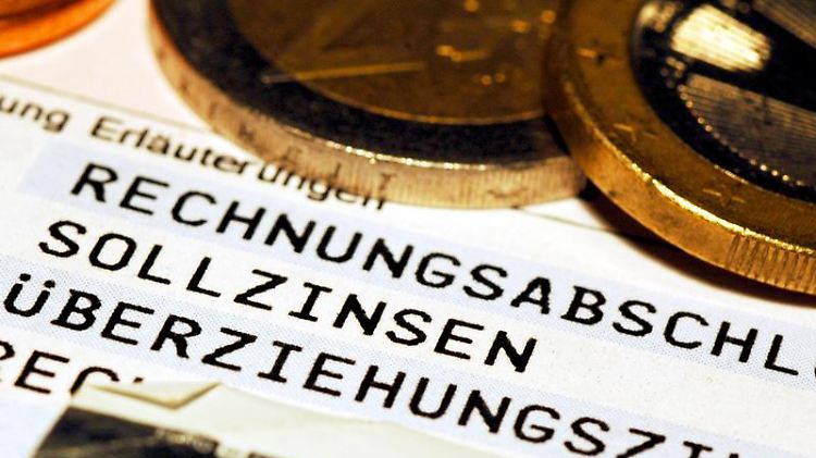 Erspartes über einem Freibetrag von 801 Euro muss versteuert werden.