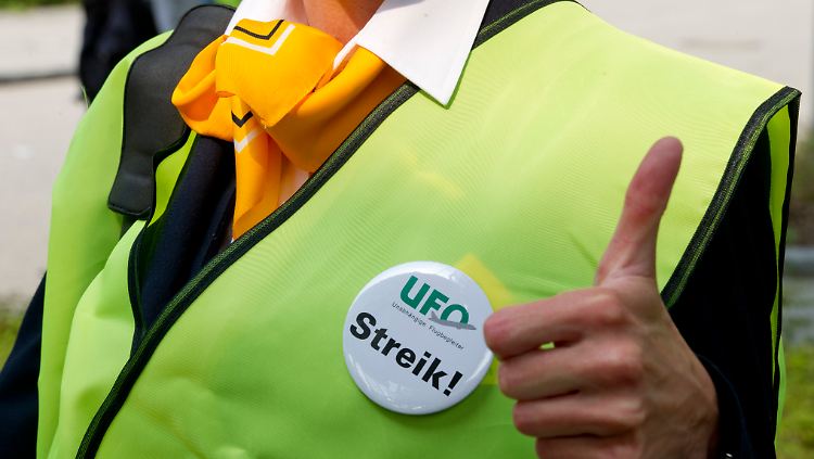 Proteste vor dem Flight Operations Center (FOC) der Lufthansa in München. 