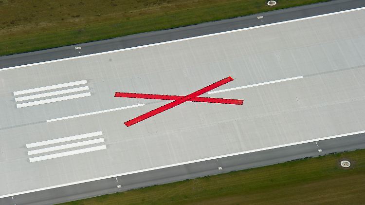 Am Berlin Brandenburg Airport Willy Brandt in Schönefeld landet so schnell nichts und niemand.