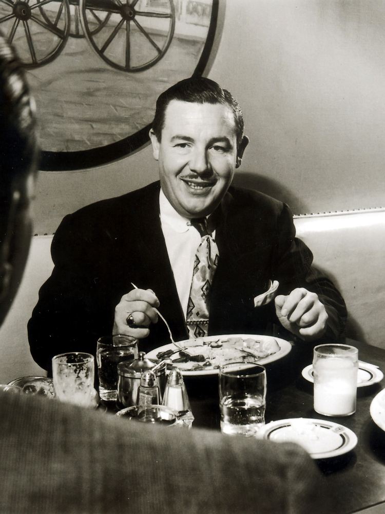 Frank McNamara präsentierte am 8. Februar 1950 die Diners Club Card - die erste Kreditkarte der Welt.