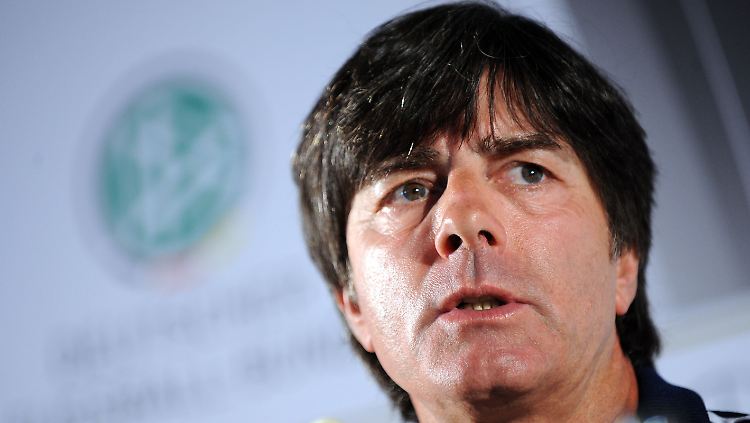 "Mit Beginn der Qualifikationsrunde wird er rechts spielen": Joachim Löw.
