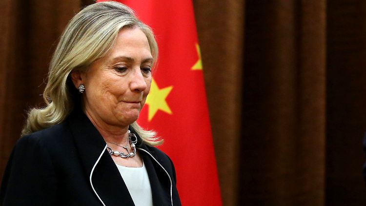 Hillary Clinton muss sich sehr bemühen, vor den Kameras optimistisch zu wirken.