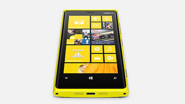 Der interne Akku des Lumia kann kabellos geladen werden.