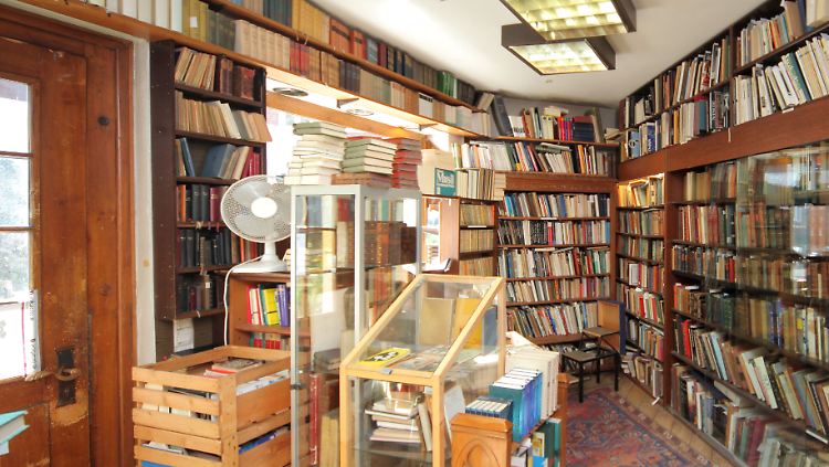 Bibliotheken beklagen immer wieder gestohlene Bücher. 