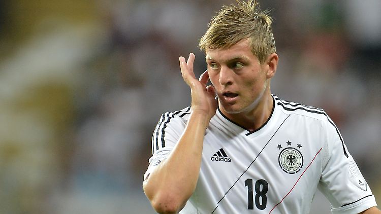 Toni Kroos kickt gegen die Färöer nicht mit, soll aber bald wieder mit dem Team trainieren.