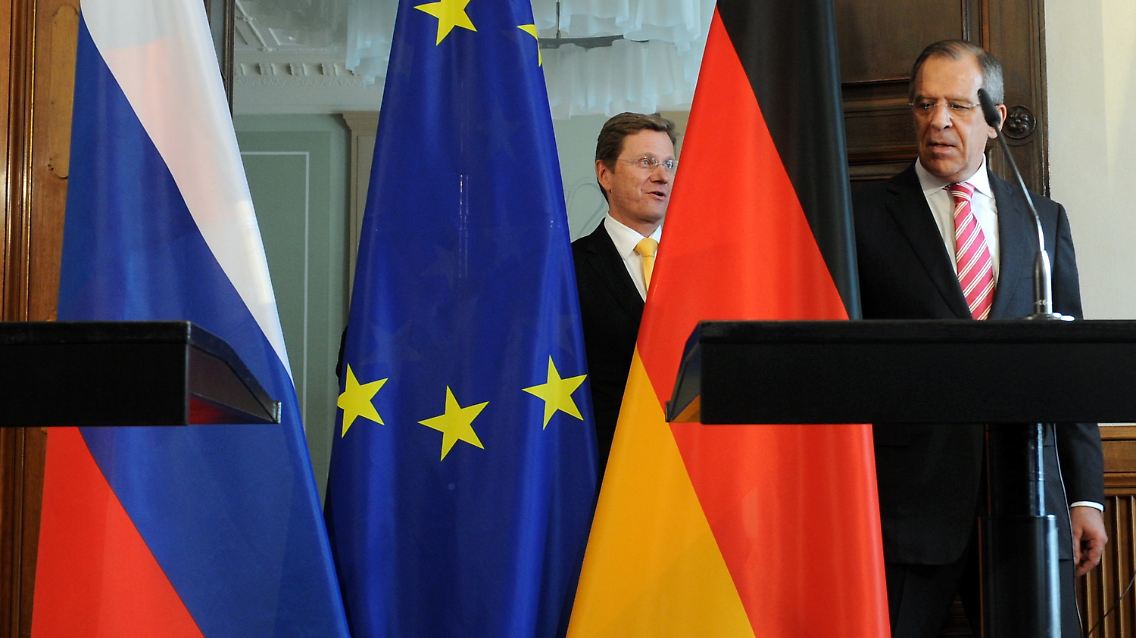 Den Gegner im Rücken? Lawrow (rechts) und Westerwelle nach ihrem gemeinsamen Gespräch.
