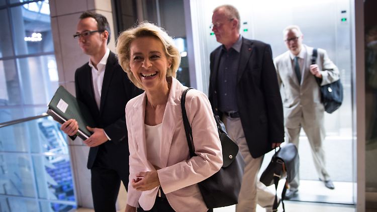 "Meine Aufgabe als Rentenministerin ist es, für den Kampf gegen Altersarmut aufzustehen", sagt Ursula von der Leyen.