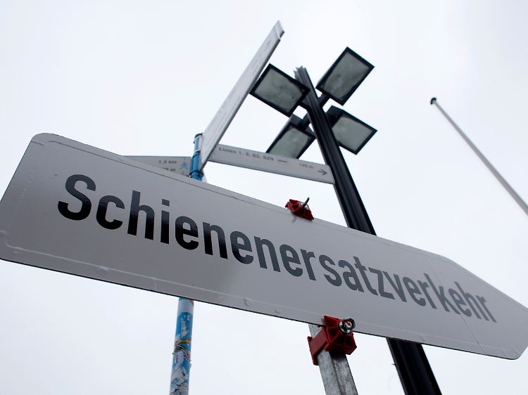 Bahnkunden müssen sich in Geduld üben - oder umsteigen.