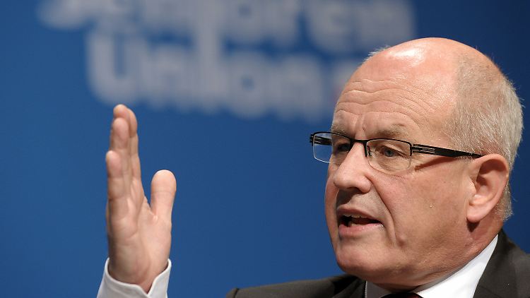 Volker Kauder will Griechenland helfen und gleichzeitig die Deutschen Kassen schonen.