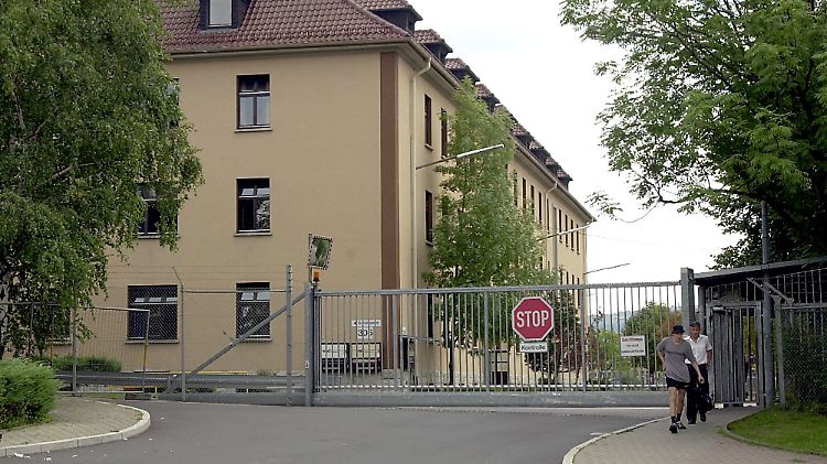 Die Zentrale Aufnahmestelle für Asylbewerber (ZAST), eine ehemalige amerikanische Kaserne, in Würzburg.