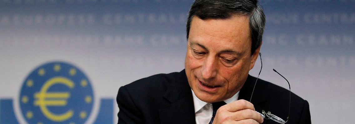Erst stellt sich Mario Draghi den Befürwortern und Kritikern des Anleiheprogramms der EZB...