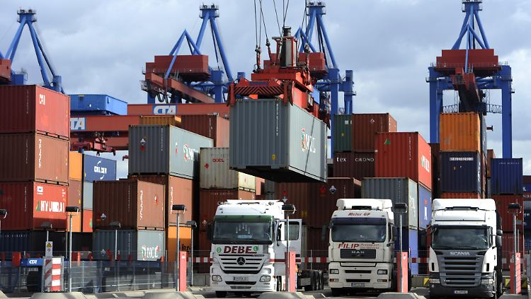 Am Container Terminal Altenwerder des Hamburger Hafens.