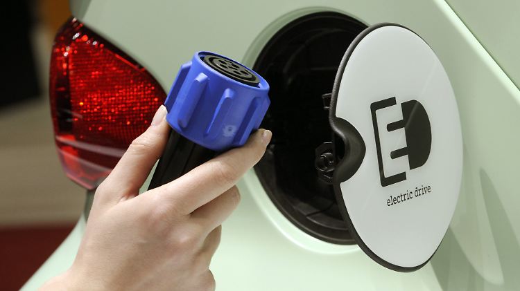 Strom statt Benzin: Die Regierung will Elektromobilität fördern, aber Käufer nicht direkt unterstützen.