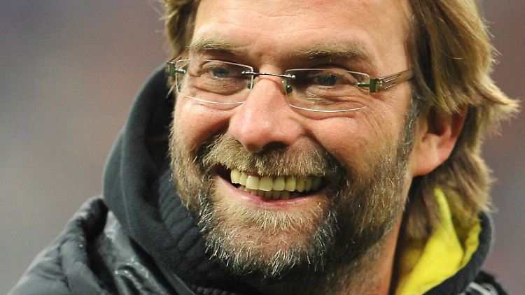 Da war die Brille noch heil: Jürgen Klopp vor dem Spiel gegen die Bayern im Februar 2011.