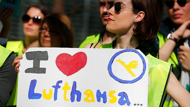 "I love Lufthansa ... deshalb streike ich" - Das Kabinenpersonal im Ausstand.