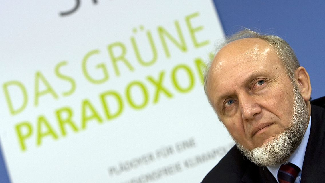 Ifo-Chef Sinn warnt: Ohne EU-Hilfen für Griechenland droht ein Dominoeffekt.