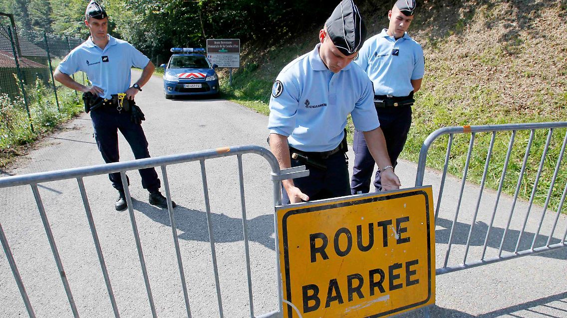 2012-09-07T103453Z_01_PAR07_RTRMDNP_3_FRANCE-KILLINGS.JPG2687185666080258462.jpg