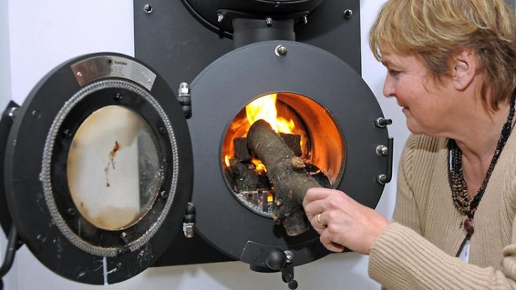 Immer mehr Menschen heizen wieder mit Holz.