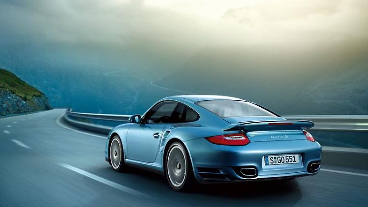 Mehr PS als der normale Turbo: Porsche bringt mit Turbo S ein neues 911er-Topmodell zu den Händlern.