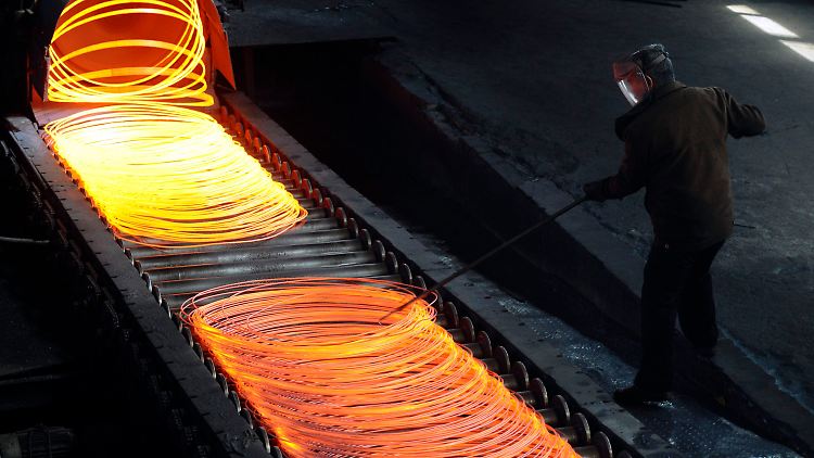 2012-09-02T210457Z_01_PEK03_RTRMDNP_3_CHINA-BANKS-STEEL.JPG8889280821702850393.jpg