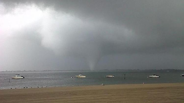 Der Sturm braut sich auf dem Wasser vor Queens zusammen.