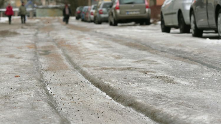 Vereiste Straßen machen ein Vorankommen fast unmöglich.