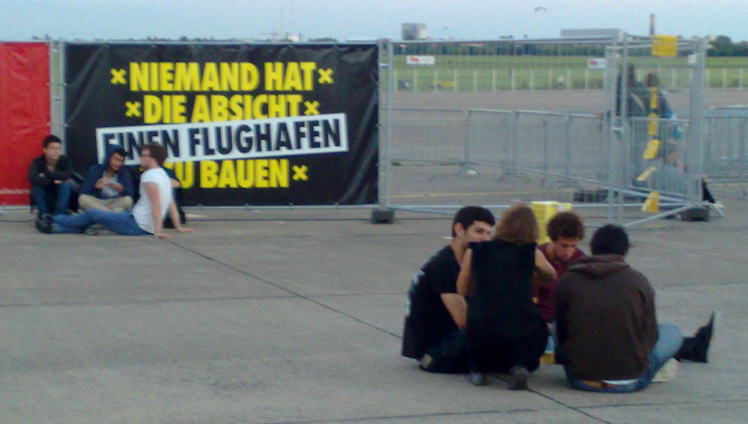 Okay, in Sachen Flughafen hat Berlin derzeit nicht unbedingt den allerbesten Ruf, ...