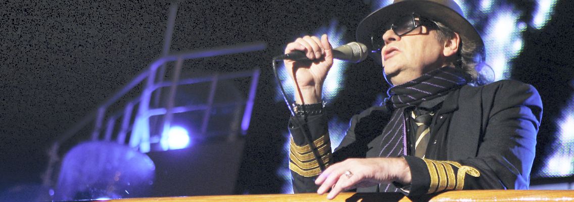 Panik-Power auf den Weltmeeren: Udo Lindenberg will 2010 erstmals mit einem Rockliner ablegen und mit etlichen hundert Fans die See beben lassen.