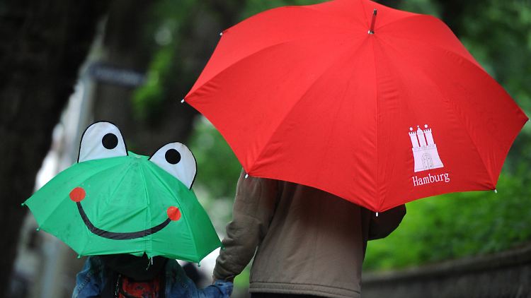 Auch mieses Wetter kann dem Glück der Hamburger nichts antun.