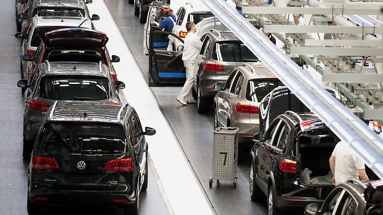 Arbeit am VW Tiguan im Werk Wolfsburg.