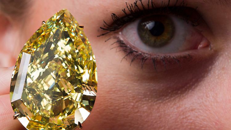 Rannte ein Komplize mit dem Diamanten weg, während der Chinese den Stein schluckte?