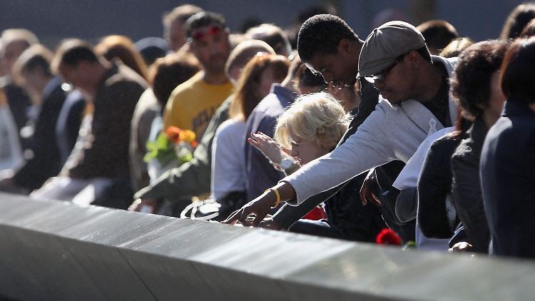 Angehörige am 9/11 Memorial in New York.